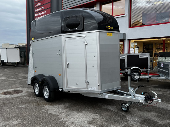 Van Equitos alu 2000 équipé avec sellerie
