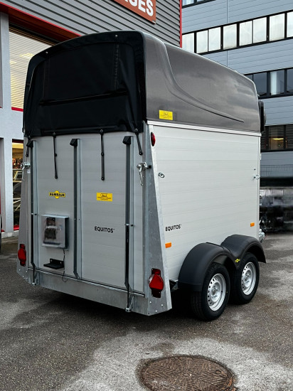 Van Equitos alu 2000 équipé avec sellerie